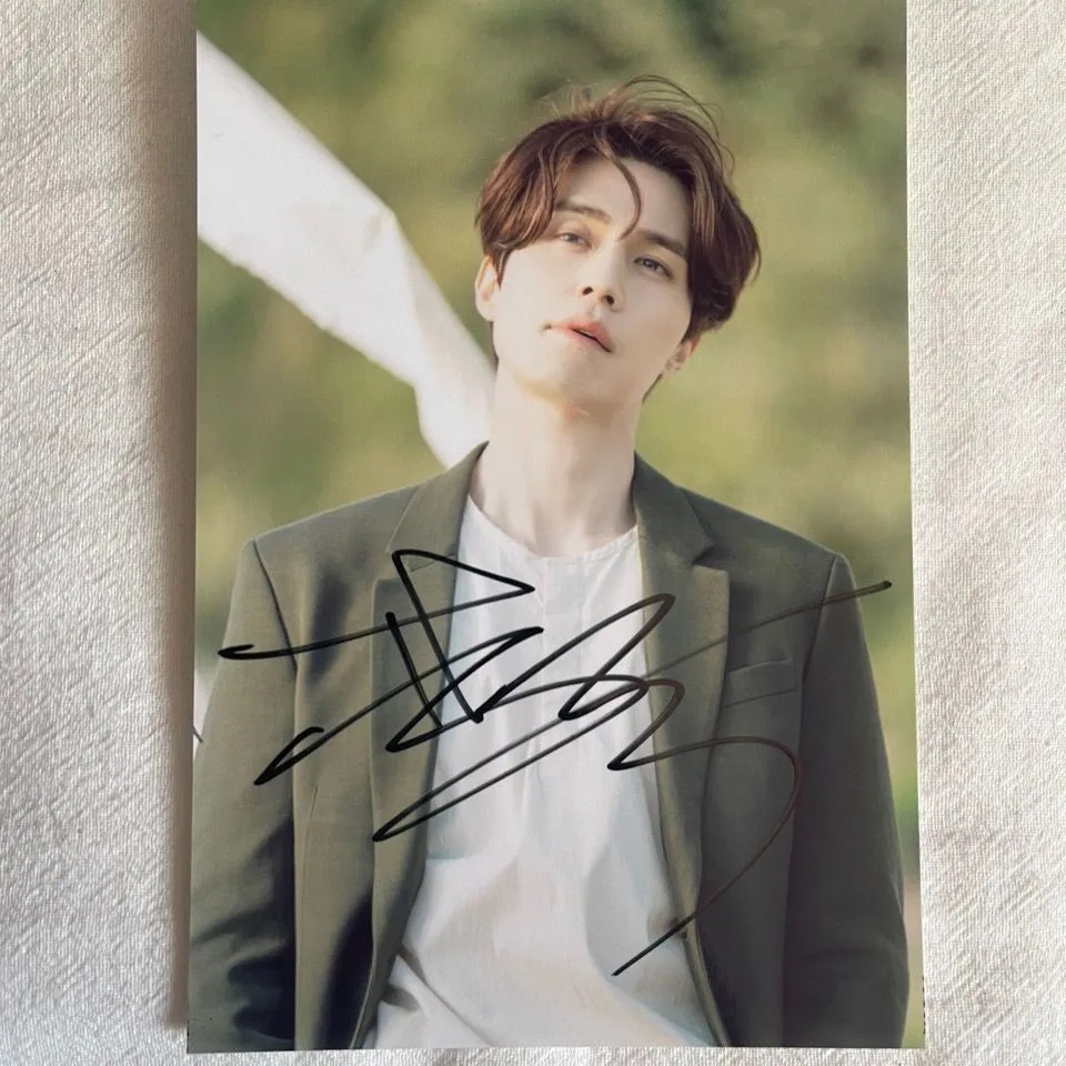 Korean Idol Lee Dong Wook Maga - Korean Lifestyle Magazine recensie en prijs